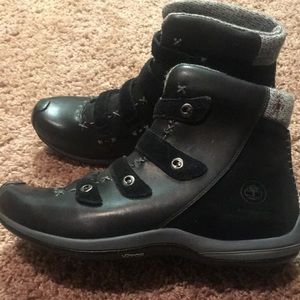 Women’s timberland/Vibram bootie